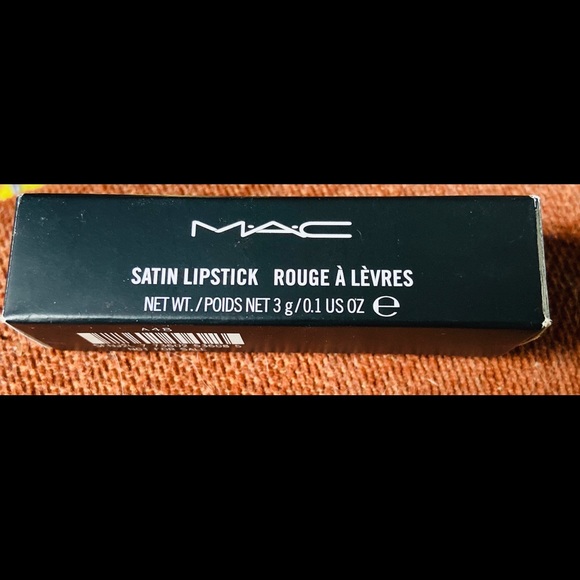 MAC “EPIC” satin lipstick - Picture 2 of 7